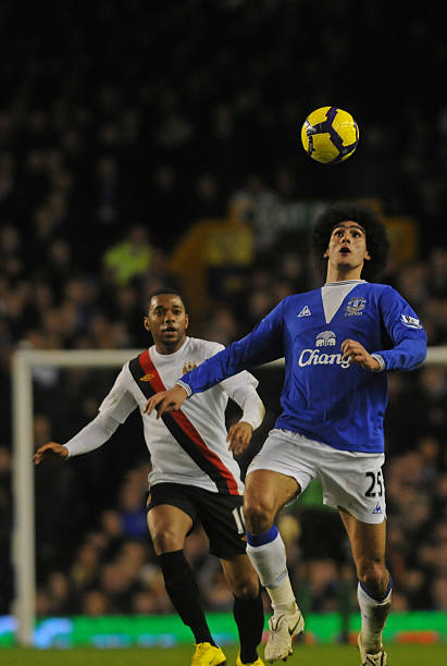 他在中场的 他在中场的